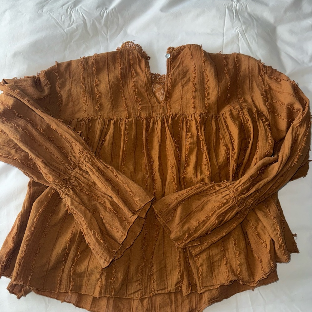 Beautiful blouse - Picture 3 of 3